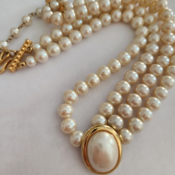 LCI💕 Liz Claiborne Vintage pearls - Picture 2 of 6